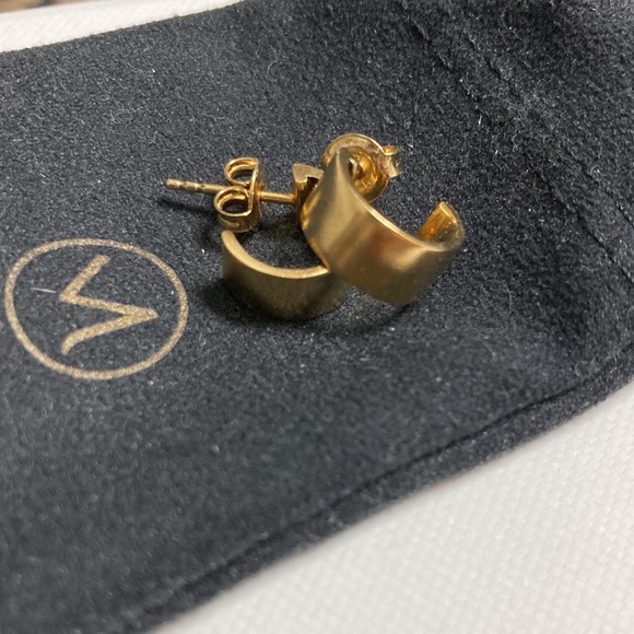 Mejuri Gold Vermeil Boyfriend Mini Hoop Earrings - Picture 2 of 4